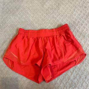 Lululemon Hotty Hot 2.5in Low Rise Size 6
